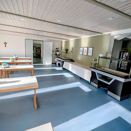 Freizeitheim Jugendhotel Ec Oberschlauersbach Ggmbh * Dietenhofen